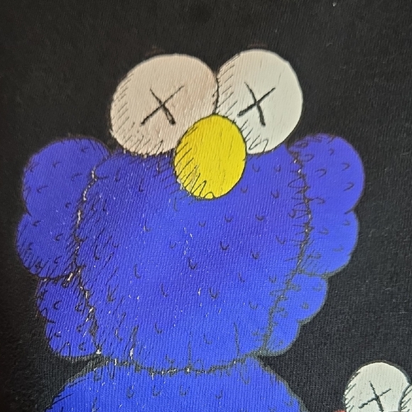KAWS Uniqio Sesame Street Elmo & Cookie Monster Graphic Tee - Picture 5 of 8